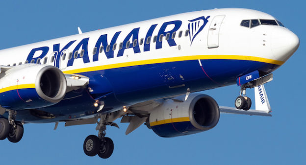 Anulada por abusiva la cláusula de Ryanair que permite mandar el